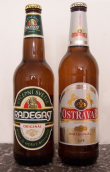 Biere aus der Mährisch-Schlesischen Region in neuen Flaschen - links Radegast, rechts Ostravar