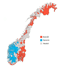 Norwegisch: rot – bokmål, blau – nynorsk, grau – neutral