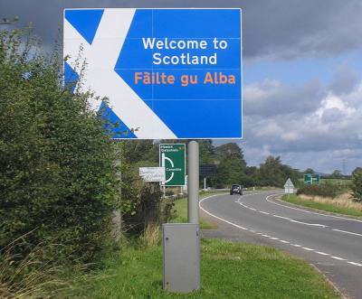 Willkommen in Schottland  im Englischen und Schottisch-Gälischen